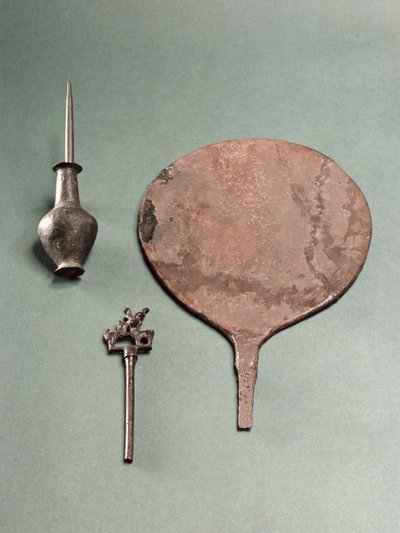 Kupferhaarnadel, Kollyriumstab mit Topf und Spiegel, Mohenjodaro, 2300-1750 v. Chr. von Unbekannt Unbekannt