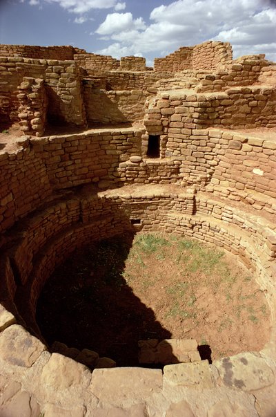 Eingang zu einer Kiva, gebaut ca. 11.-14. Jahrhundert von Unbekannt Unbekannt