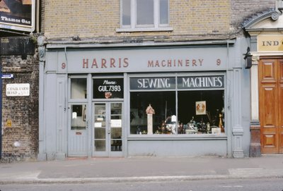 Harris Nähmaschinen, 1967 von Unbekannt Unbekannt