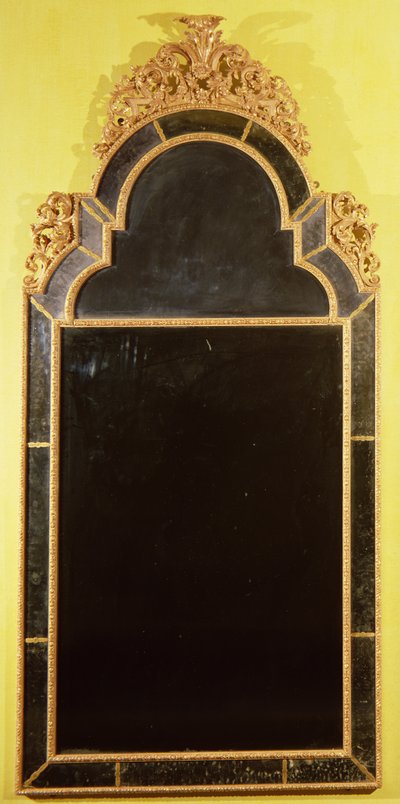 Queen Anne vergoldeter Pierglasspiegel von Unbekannt Unbekannt