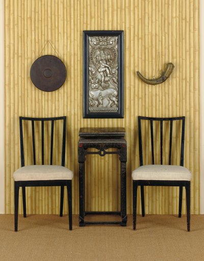 Chinesischer ebonisierter und polychrom dekorierter Beistelltisch, Innenraum von Marlon Brandos Haus, Mulholland Drive, Los Angeles, USA von Unbekannt