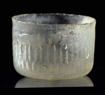 Becher mit Radschliffdekoration, aus Syrien oder Ägypten, islamische Zeit, ca. 900 n. Chr. von Unbekannt
