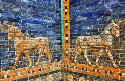 Detail der Rekonstruktion des Ischtar-Tores aus den 1930er Jahren, Pergamonmuseum, Berlin, Deutschland von Unbekannter Künstler
