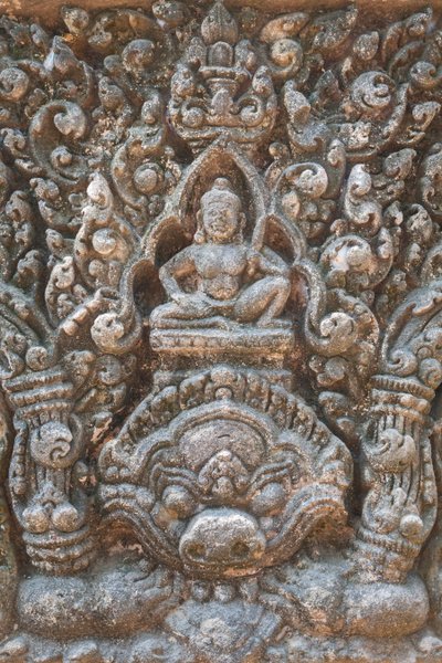 Detail eines Sturzes mit der Figur von möglicherweise Indra auf Kala, Baphuon-Stil von Unbekannter Künstler