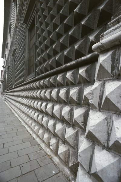 Detail der Fassade des Palazzo dei Diamanti, Ferrara, Italien von Benjamin Baud