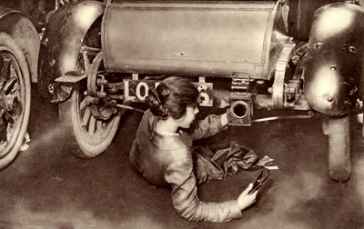 Mechanikerin während des Ersten Weltkriegs von Unbekannter Künstler