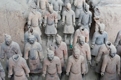 Erste Grube; stehende Kriegerfiguren; Mausoleum des Kaisers Qin Shi Huang; Terrakotta-Armee; Xi