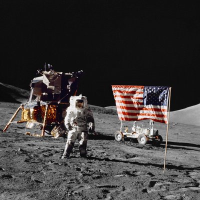 Harrison H Schmitt auf der Mondoberfläche während der Apollo 17 Landemission von Unbekannt