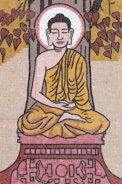 Ong Nui buddhistische Pagode, Wandfresko, Das Leben des Buddha, Shakyamuni Buddha sitzt in Meditationshaltung unter dem Bodhi-Baum, Quy Nhon, Vietnam, 2019 (Foto) von Unbekannt