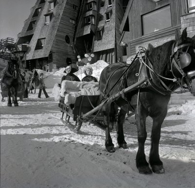 P. Topaloff und Alice Sapritch in Avoriaz während des Fantastischen Filmfestivals am 29. Januar von Unbekannter Künstler