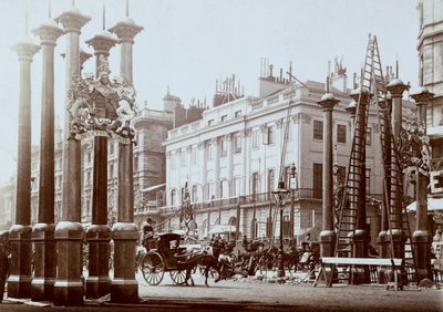 Park Lane wird für das Diamantjubiläum von Königin Victoria geschmückt von Unbekannt