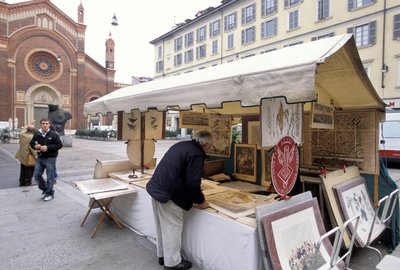 Stand mit Drucken, Piazza del Carmine, Mailand, Lombardei, Italien von Unbekannt