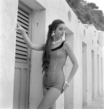 Die Schauspielerin und Model Elsa Martinelli - 1954 von Unbekannt