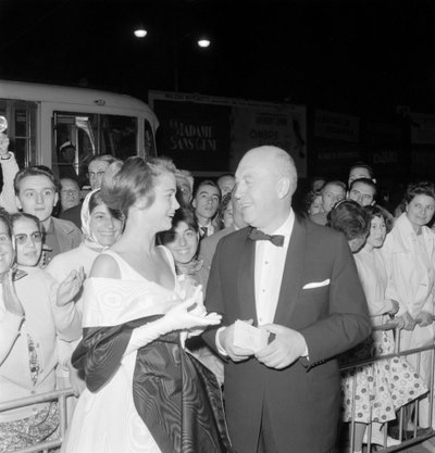 Der Regisseur Otto Preminger mit der Schauspielerin Lee Remick beim Internationalen Filmfestival in Venedig Lido - 1959 von Unbekannt