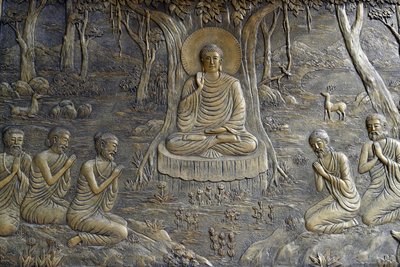 Tinh Xa Ngoc Chau buddhistischer Tempel, Das Leben des Buddha, Siddhartha Gautama, Der Buddha hielt seine erste Predigt vor den fünf Mönchen im Hirschpark in Varanasi, Chau Doc, Vietnam, 2018 (Foto) von Unbekannt