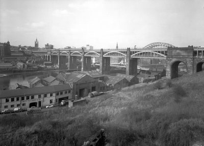 Blick auf die High Level Bridge von Gateshead, High Level Bridge, UK, April 1969 von Unbekannt