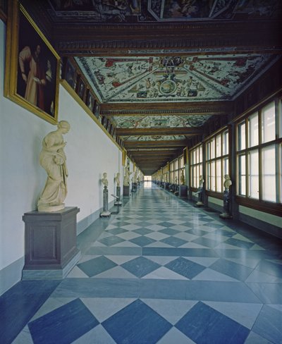 Ansicht des ersten Korridors, entworfen von Vasari (1511-1574) und Bernardo Buontalenti (1531-1608) 1560-80 von Unbekannt