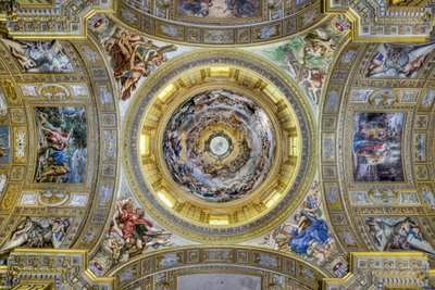 Blick auf die Querhausdecke mit den Pendentifs und der Kuppel, Sant