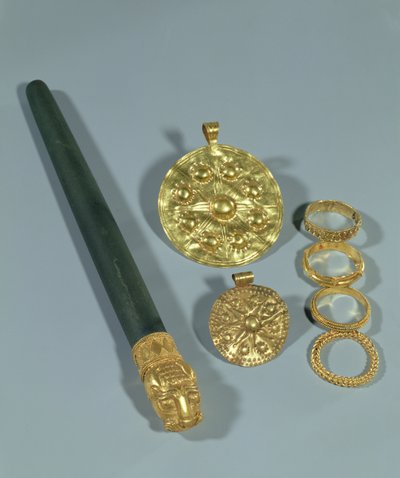 Wetzstein und Ringe mit granulierten Verzierungen, Susa, Iran, Elamitische Periode, ca. 1150 v. Chr. von Unbekannt