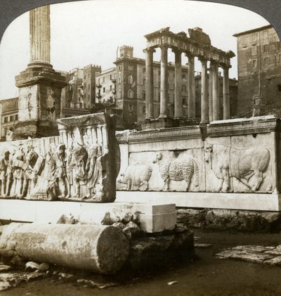Basreliefs von Trajan und Säule des Phokas im Forum, Rom, Italien von Underwood and Underwood