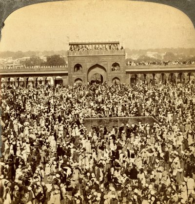 Im Hof der Jumma-Moschee während des jährlichen Fastens, Delhi, Indien von Underwood and Underwood