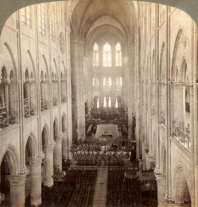 Innenraum der großen Kathedrale Notre Dame, Paris, Frankreich, 1900 von Underwood and Underwood