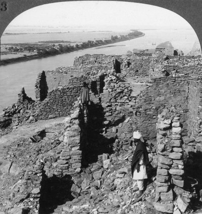 Kasr Qasr Ibrim und ein Blick auf den Nil in Nubien, Ägypten, 1905 von Underwood and Underwood