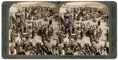 Menschen kommen nach Jerusalem zum Opfer, außerhalb der östlichen Mauer, 1900 von Underwood and Underwood