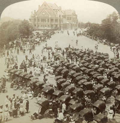 Rikschas vor der Christ Church, Simla, Indien, 26. Juni 1902 von Underwood and Underwood