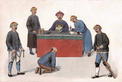 Ein Angeklagter vor einem Richter wurde von einem Schreiber, einem Sekretär und Wachen unterstützt. in „Die Bestrafung der Chinesen“, London von Unknown artist
