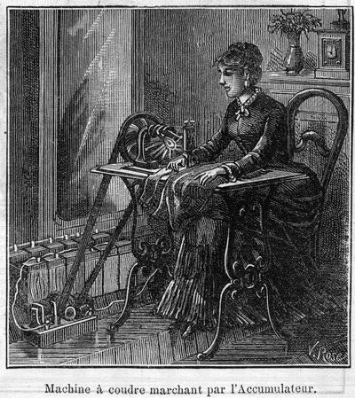 Anwendung von Faure-Batterien: elektrische Nähmaschine, die durch den Akku betrieben wird. Gravur in "Le Monde Illustré" von Unknown artist