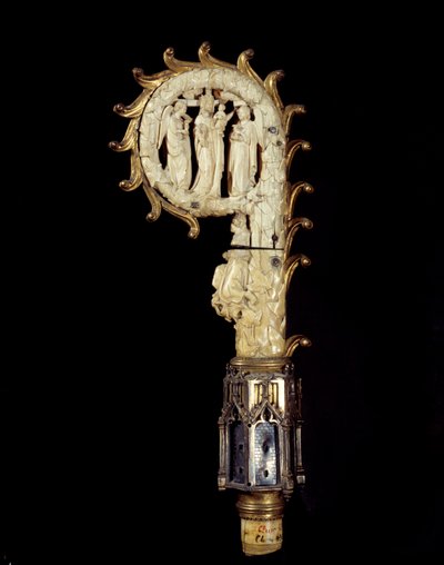 Bischofsstab aus Kupfer, Goldmetall und Elfenbein, der die Jungfrau zwischen zwei Engeln darstellt. Um 1300 von Unknown artist