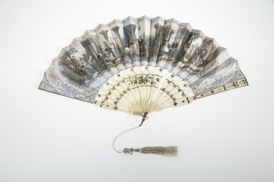Fächer, ca. 1850, Bemaltes Papier, Knochen, Silber und Seiden-Metallfaden-Quaste, Hersteller unbekannt von Unknown artist