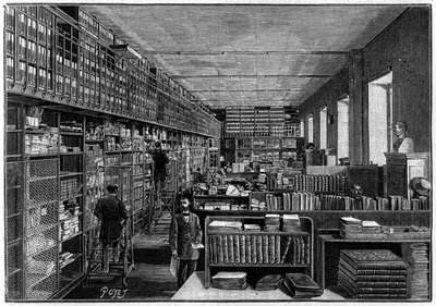 Nationalbibliothek in Paris: Büro des Katalogs. Oben befinden sich die Schachteln der Stücke. Stich in „La Nature: revue des sciences et de leurs applications aux arts et a l