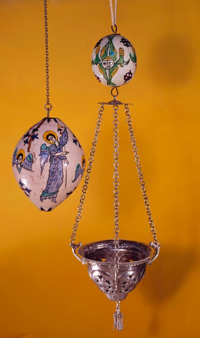 Orientalische Kunst: polychrome Fayencekugeln mit Engeln von Unknown artist