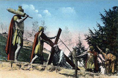 Der Kalvarienberg von Lourdes (Kreuzweg): III. Station - Jesus fällt unter der Last seines Kreuzes. von Unknown Artist