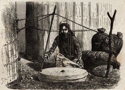 Turkmenische Frau benutzt das Getreidemahlrad, aktiviert ein raffiniertes Kurbel-System. Gravur zur Illustration der Reise nach Japan 1863-1864 von Aime Humbert, Minister der Schweizerischen Eidgenossenschaft von Unknown artist