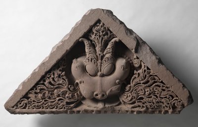 Giebel mit dem Gesicht der Herrlichkeit (Kirti-mukha) von Unknown artist