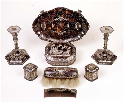 Piqué-Schildkrötenpanzer-Frisiertischset, ca. 1740 von Unknown artist