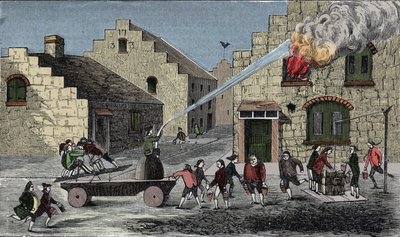 Verwendung einer Feuerspritze zur Brandbekämpfung. Gravur von 1733. von Unknown artist