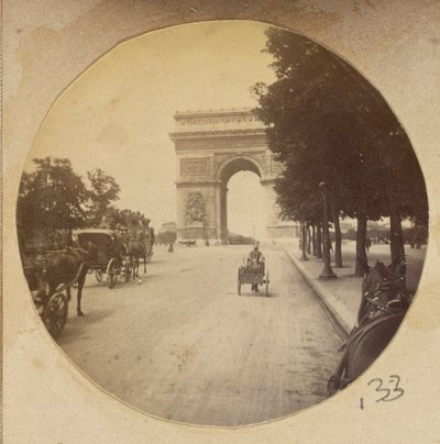 [Blick auf den Arc de Triomphe, Paris, Frankreich, mit Kutschen auf der Straße] von Unknown artist