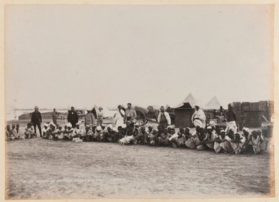 Gruppe von Einheimischen, Ordnance Store, Suakin, um 1884 von Unknown
