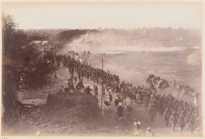 Indische Armeeinfanterie auf dem Marsch, Delhi Übungslager von Unknown photographer