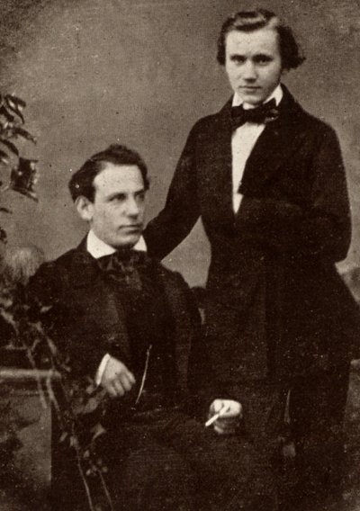 Johannes Brahms (1833-1897) deutscher Komponist, stehend, mit dem ungarischen Geiger Eduard Remenyi (1828-1898), mit dem er auf Tournee ging (Halbton von einem Foto) von Unknown photographer