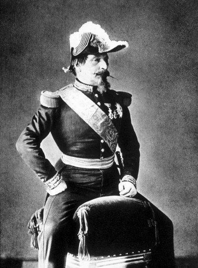 Porträt von Napoleon III, sitzend auf einem Hocker von Unknown photographer