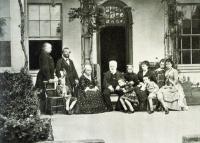 Porträt von Victor Hugo im Exil in Guernsey im Jahr 1866 mit Juliette Drouet zu seiner Rechten von Unknown photographer