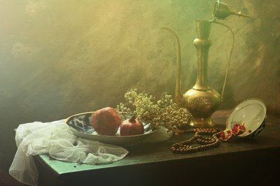 Orientalisches Granatapfel-Stillleben von UstinaGreen