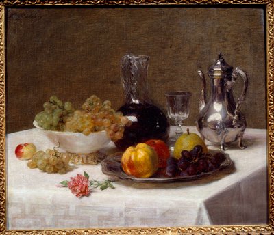 Tischecke Stillleben mit Früchten (Trauben, Quitte und Birne), Silberwaren und Weinkrug von Victoria Dubourg