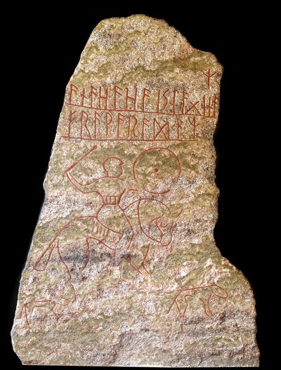 Stele mit Runeninschriften, die einen Wikingerreiter mit einem Hund darstellen von Viking Viking