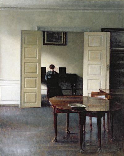 Ein Innenraum mit einer Frau, die Klavier spielt, 1910 von Vilhelm Hammershoi